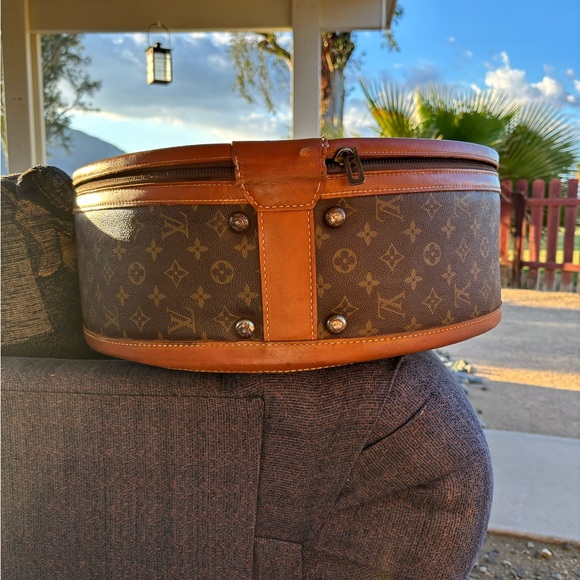 COPY - Louis Vuitton Travel Pair. Vintage & Real from late ‘80’s Made by the Fr… - Picture 10 of 10